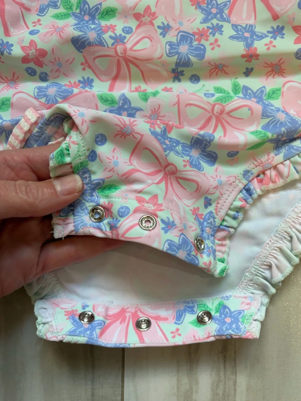 NWT RuffleButts Pastel Bow Blooms Long-Sleeve Rashguard Swimsuit Girls 3-6M